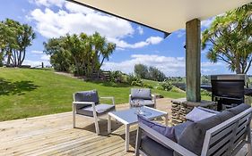 Above The River Karapiro Bed & Breakfast